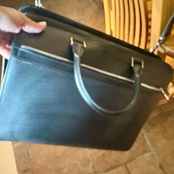 Louis Vuitton Epi Leather Briefcase/Satchel. Fast shipping. - Picture 12 of 13